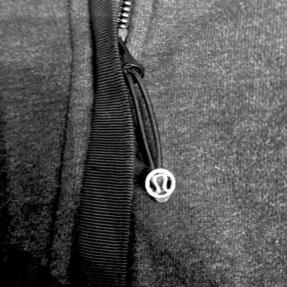 *RARE* Vintage Lululemon Varsity Women's Grey Jacket- HIVER 2013- SIZE 8 - Picture 3 of 3